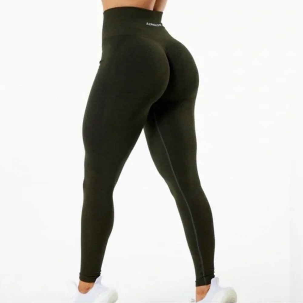 Size Small dark green Alphalete Amplify leggings. Gently used only a few times.